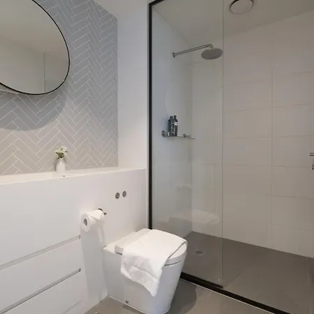 Eq Tower Modern Apartments Melbourne Central Cbd Exterior photo