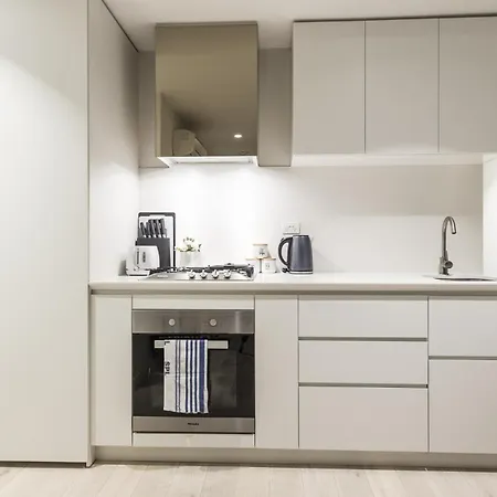 Eq Tower Modern Apartments Melbourne Central Cbd Exterior photo