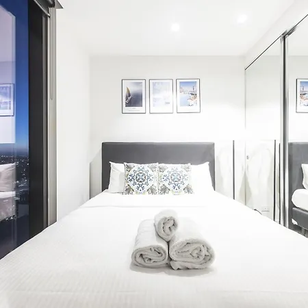 Eq Tower Modern Apartments Melbourne Central Cbd Exterior photo