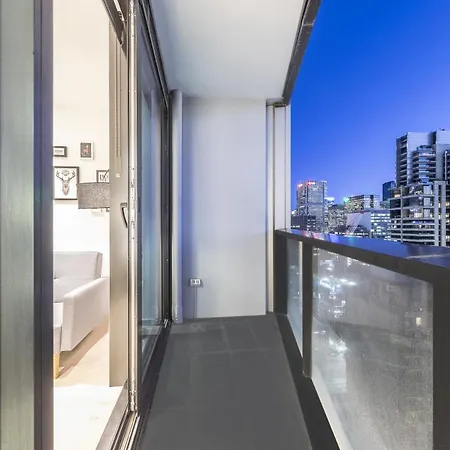 Eq Tower Modern Apartments Melbourne Central Cbd Exterior photo