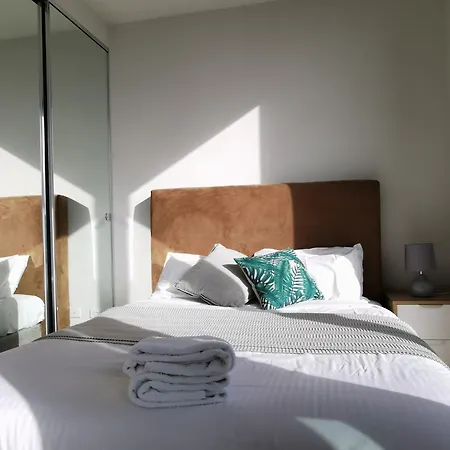 Eq Tower Modern Apartments Melbourne Central Cbd Room photo