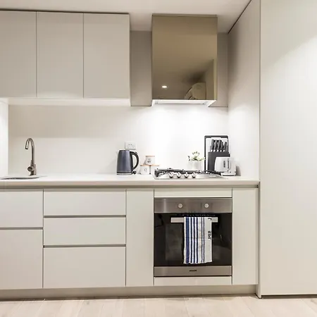 Eq Tower Modern Apartments Melbourne Central Cbd Room photo