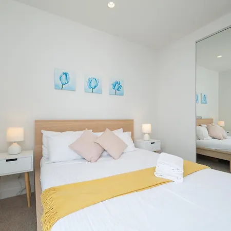 Eq Tower Modern Apartments Melbourne Central Cbd Room photo