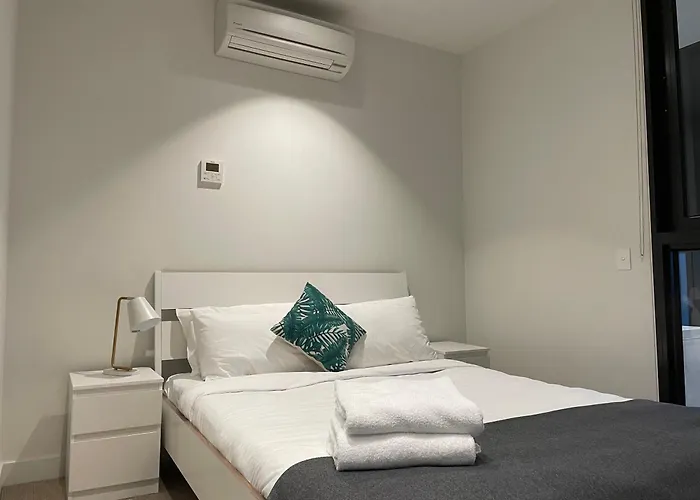 Eq Tower Modern Apartments Melbourne Central Cbd